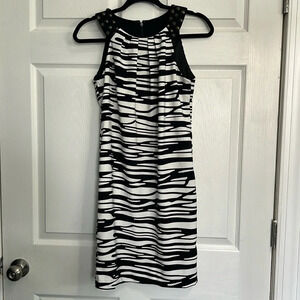 Robbie Bee Black and White Knee Length Dress - Size 4P